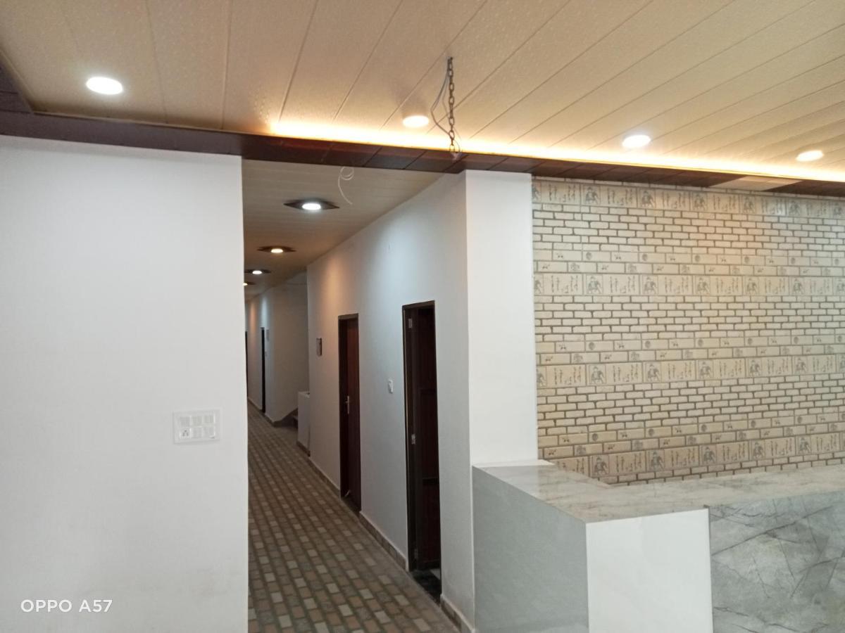 5 Petals Hotel Varanasi Exterior photo