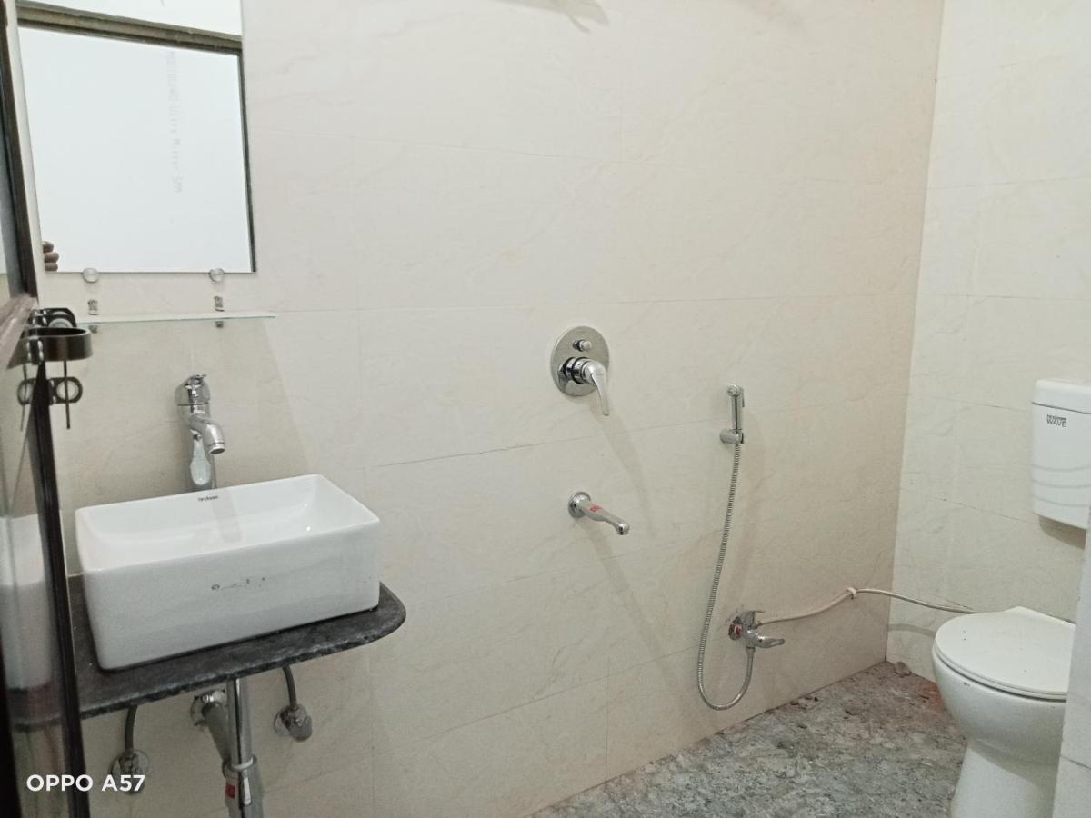 5 Petals Hotel Varanasi Exterior photo
