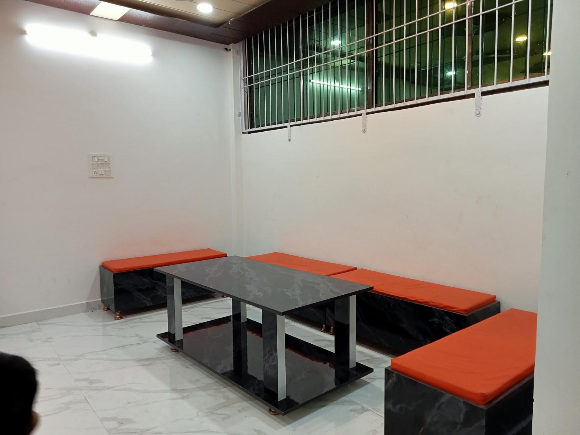 5 Petals Hotel Varanasi Exterior photo